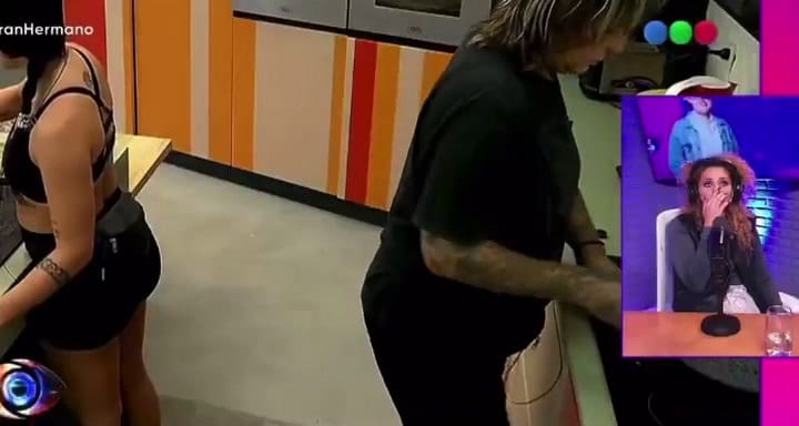 Lourdes, al ver las imágenes de Sandra, no pudo disimular su desagrado