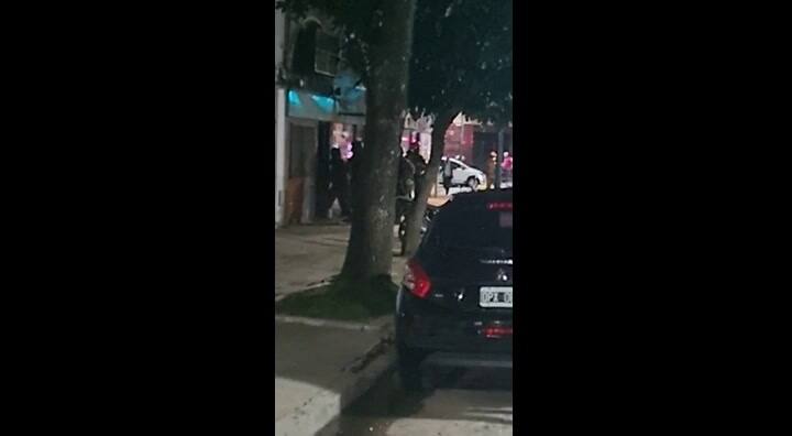 Detienen a un hombre con fusiles, ametralladoras y municiones en Colegiales