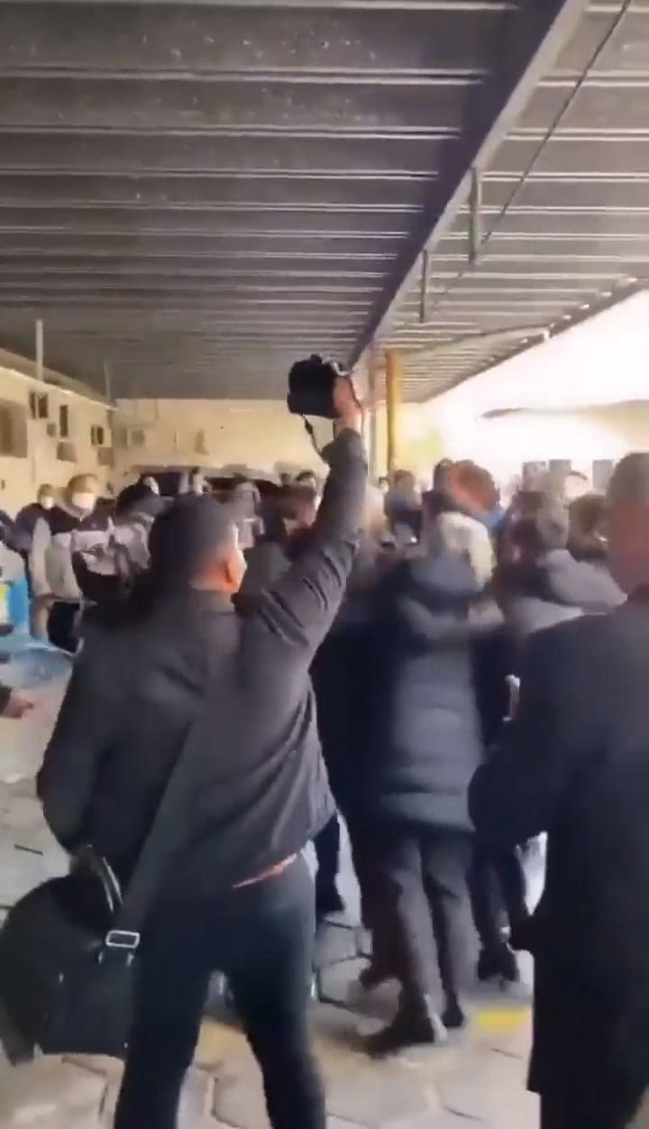 Pogo peronista' en el traspaso de mando de Gollán a Kreplak