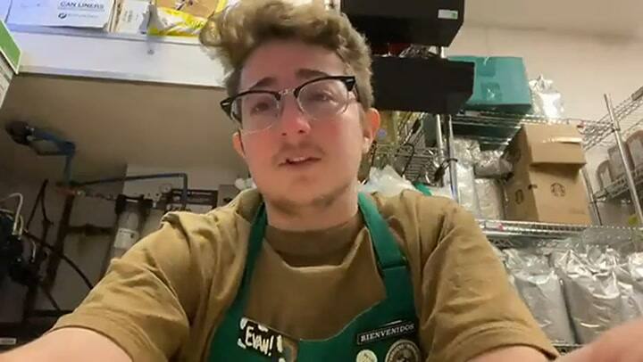 Joven llora porque tiene que trabajar ocho horas al día