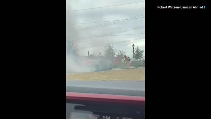 Tesla Model S de 2015 se prende fuego en la autopista - Crédito: The Washington Post