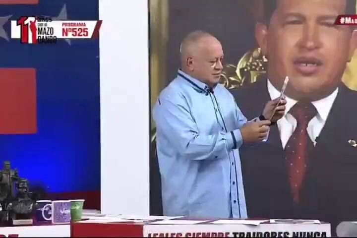 Diosdado mostró fotos de la madre de Corina Machado en el aeropuerto