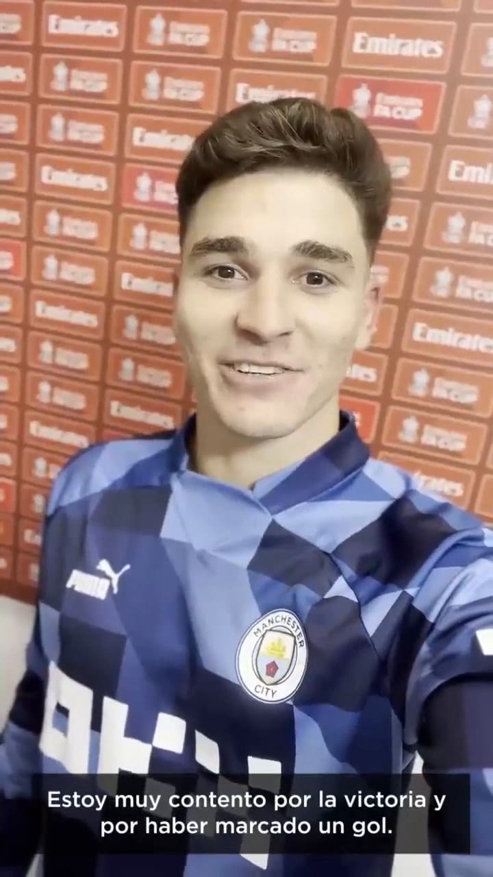 Manchester City: “¡Nuestra araña ya se atreve con el inglés! ¡Grande, Juli!”.