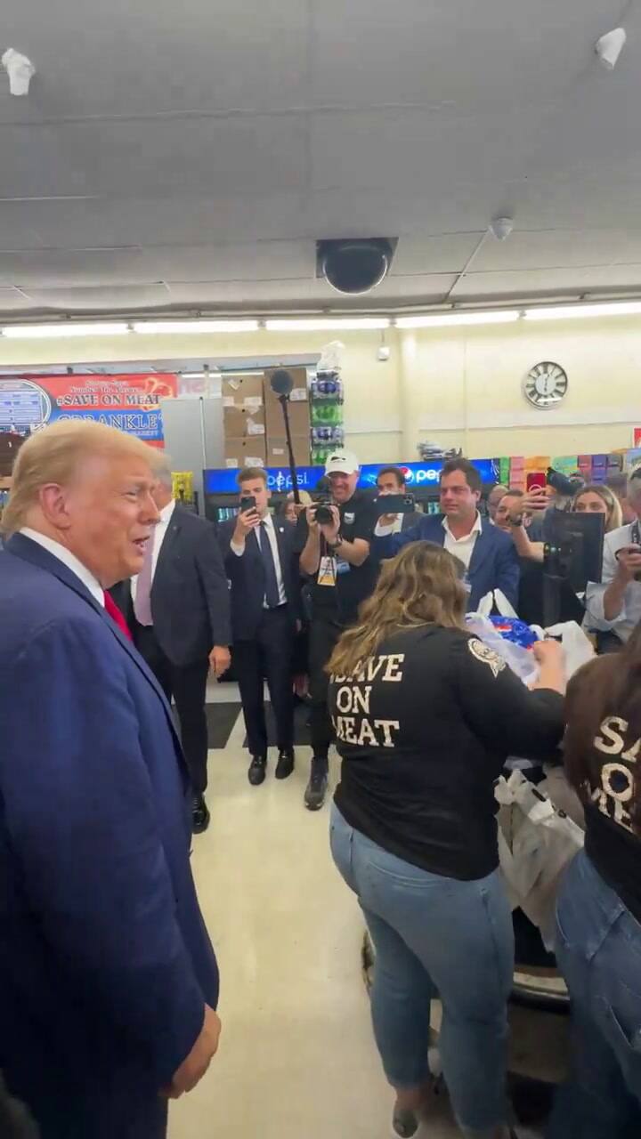Trump Le Regaló 100 Dólares A Una Clienta De Un Supermercado