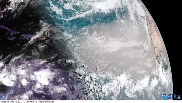 Cómo se ve desde el espacio el polvo sahariano que se dirige a Florida