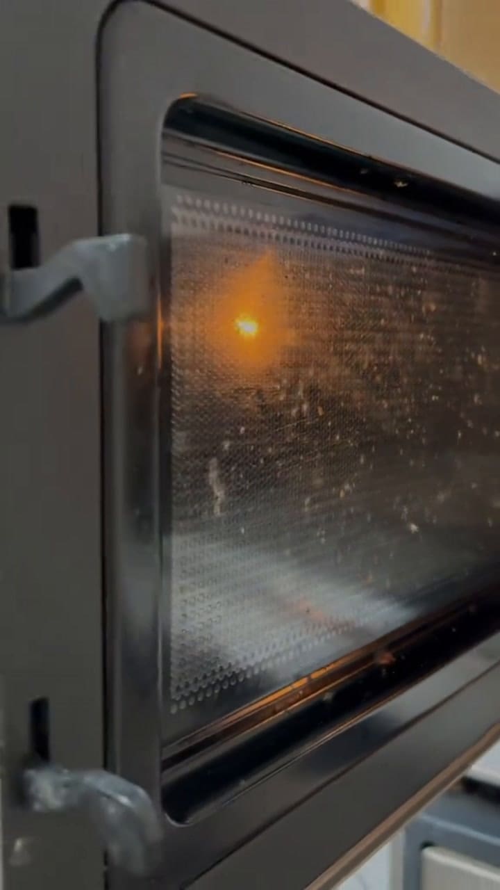 Cómo limpiar el microondas con vinagre y limón