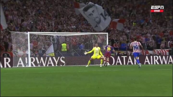 La atajada de Musso ante Fermín para evitar que Barcelona se colocara 3 a 0