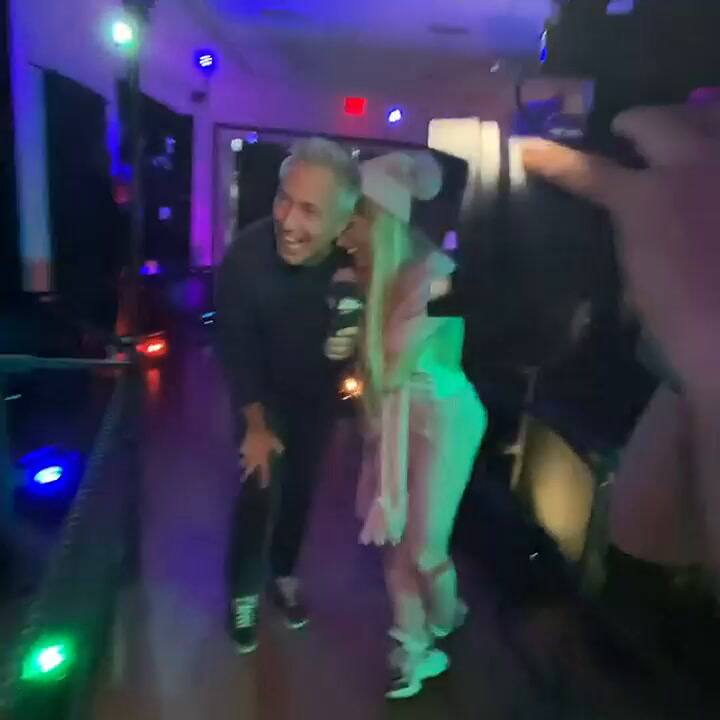 El susto que vivió Vicky Xipolitakis con un monstruo durante la grabación de Por el mundo (Telefe)