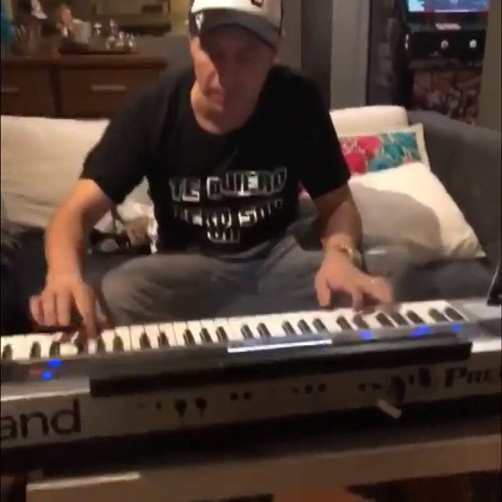 El Kun Agüero y Pablo Lezcano tocan cumbia juntos - Fuente: Facebook