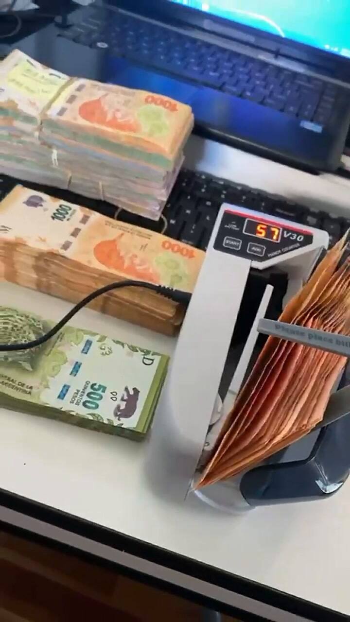 El dinero en poder de uno de los sospechosos