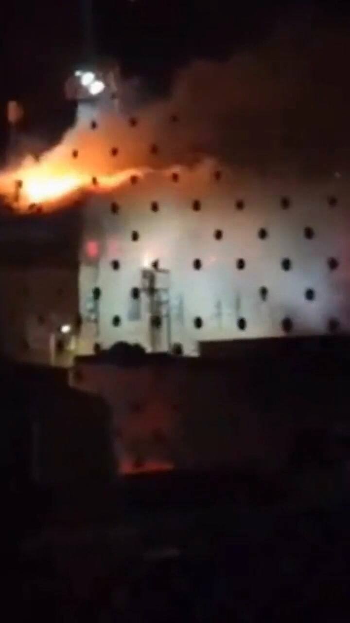 La columna de humo se pudo ver desde varios kilómetros a la redonda