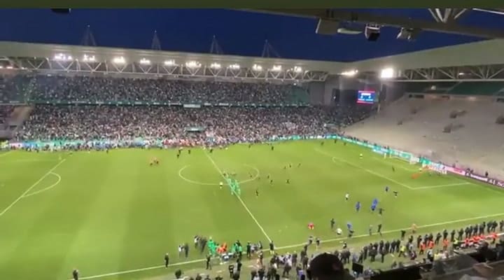 Invasión de cancha, bengalas y agresiones tras el descenso de Saint Etienne en la Liga de Francia