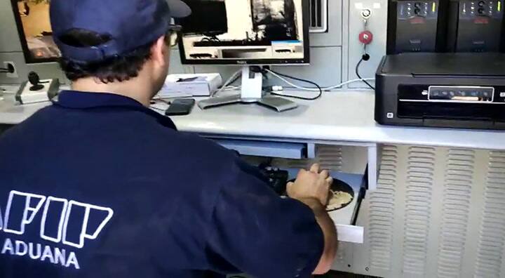 Secuestran más de 100 kilos de cocaína