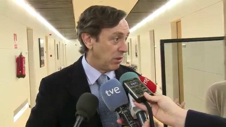 Rafael Hernando quiere que Torrent saque a Puigdemont del medio