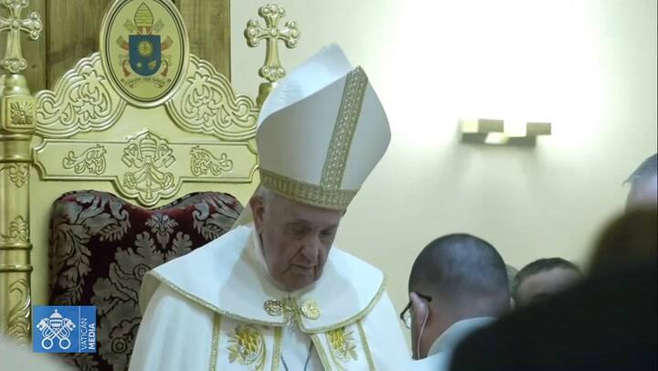 El Papa Francisco celebrando la Santa Misa en la Catedral Caldea de San José