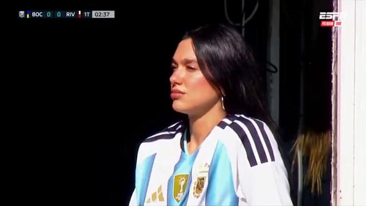 Dua Lipa, presente en La Bombonera