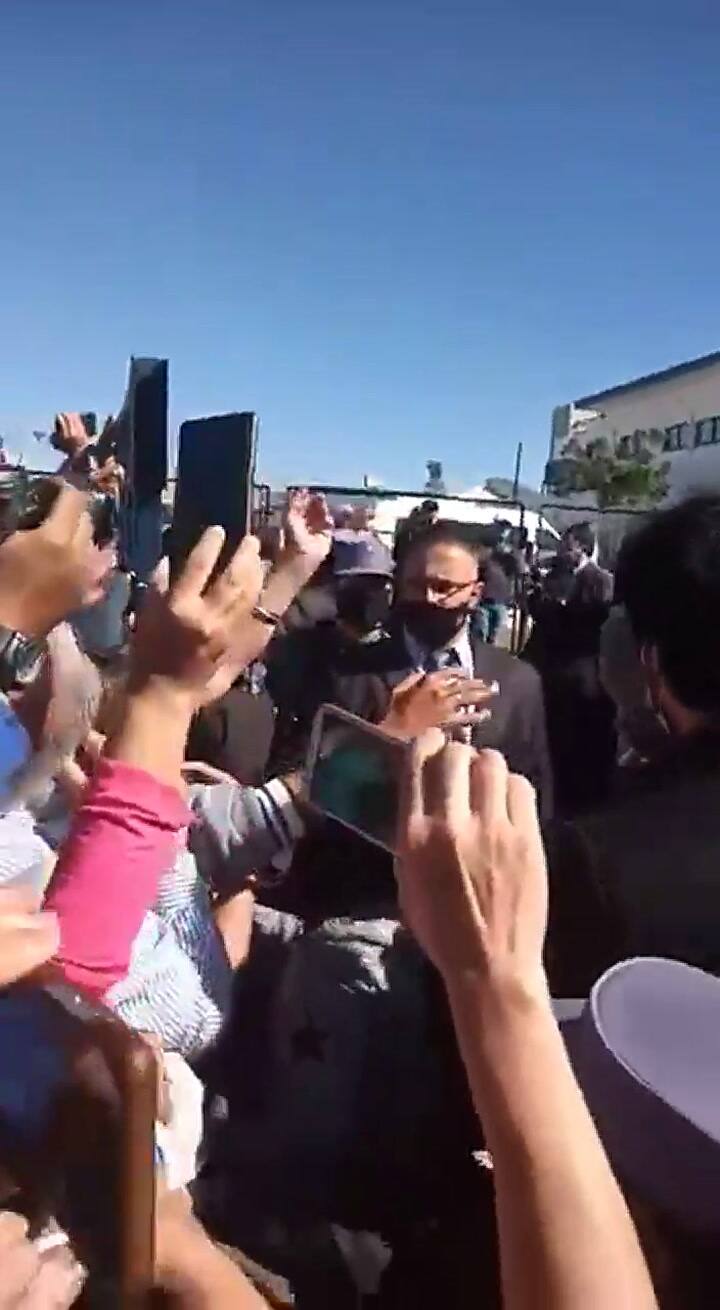 Polémica por selfie de Alberto Fernández sin distanciamiento social en Formosa - Fuente: Twitter