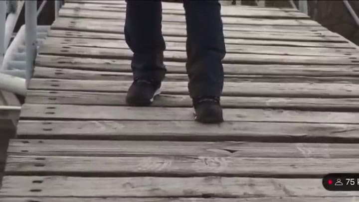 El blooper de Paula Benini en el puente Banana