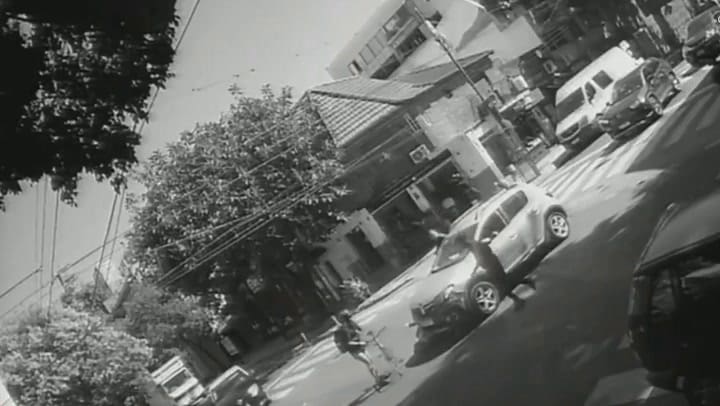 Palermo: A 48-year-old cyclist was run over and rescued by neighbors after being left under the car