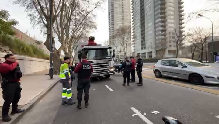 Palermo: un camión de basura atropelló a una joven de 25 años