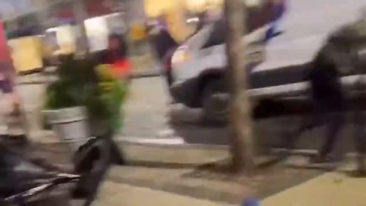 Adolescentes saquean tiendas en Filadelfia