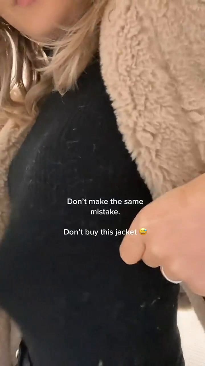 La campera que una tiktoker compró y que tiene un defecto