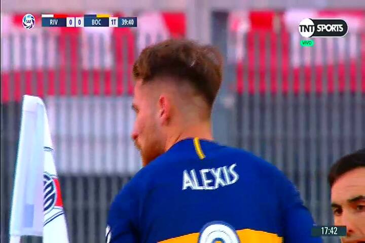 Hurtado le entró con todo a Paulo Díaz y Rapallini le sacó la amarilla - Fuente: TNT Sports