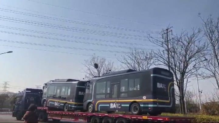 Luego de un año desde la apertura de licitación, los minibuses eléctricos embarcaron en China para llegar a Buenos Aires