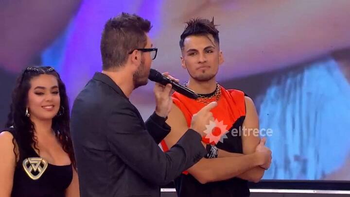 Ángela Leiva y Fran bailaron juntos un lento en la pista de Showmatch - Fuente: eltrece