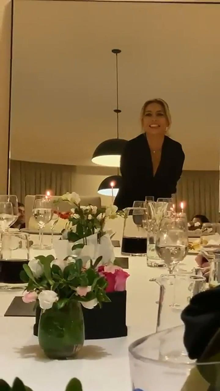 Fabiola soplando las velitas en su cumpleaños en plena cuarentena