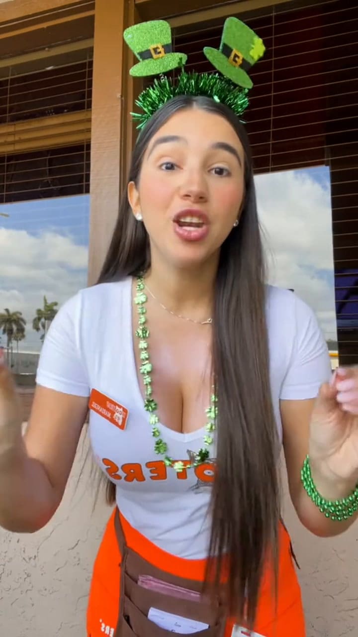 La joven latina comparó las ganancias de sus compañeras en Hooters