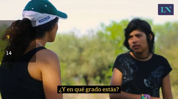 Yisela tiene 14 años, duerme en un colchón en el piso con su abuela y quiere ser maestra