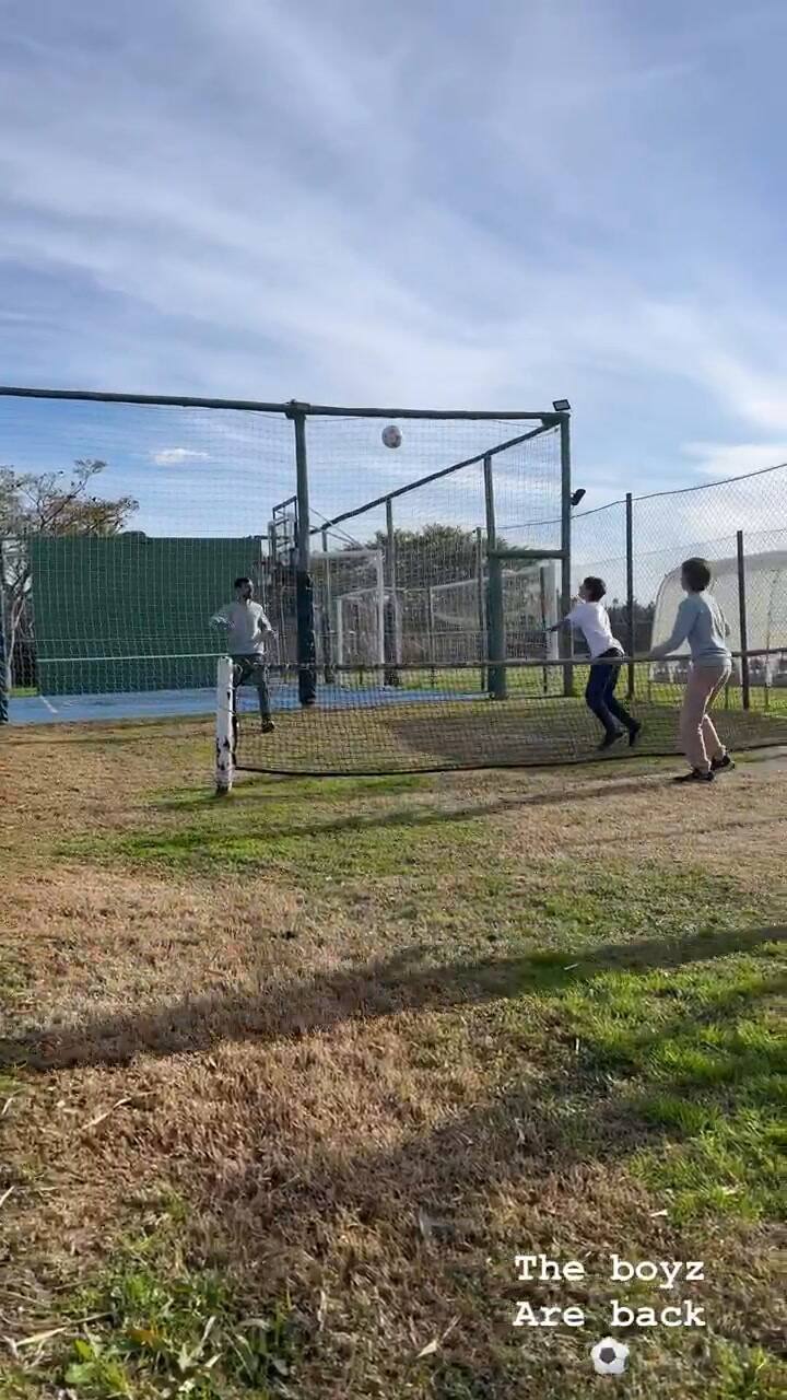 Maxi López se reencontró en la Argentina con sus tres hijos junto a Wanda Nara