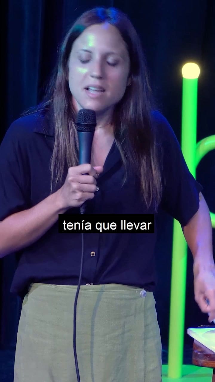 Agustina Aguilar presenta su show de stand up “Metanoia”.