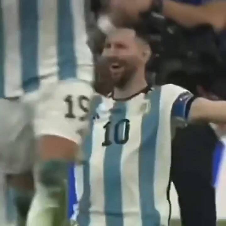 La 'plegaria' de Lionel Messi antes del penal de Gonzalo Montiel en la final del Mundial de Qatar