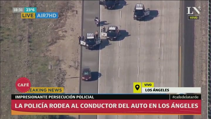 Violenta persecución entre la policía y un auto en Los Ángeles