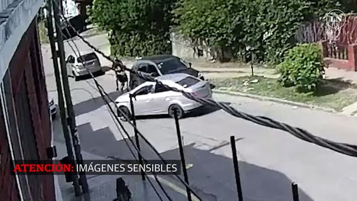 En Castelar, y frente a una escuela, balean a un expolicía para robarle el auto