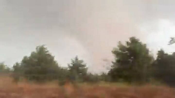 Intenso gran tornado en Cole, Oklahoma