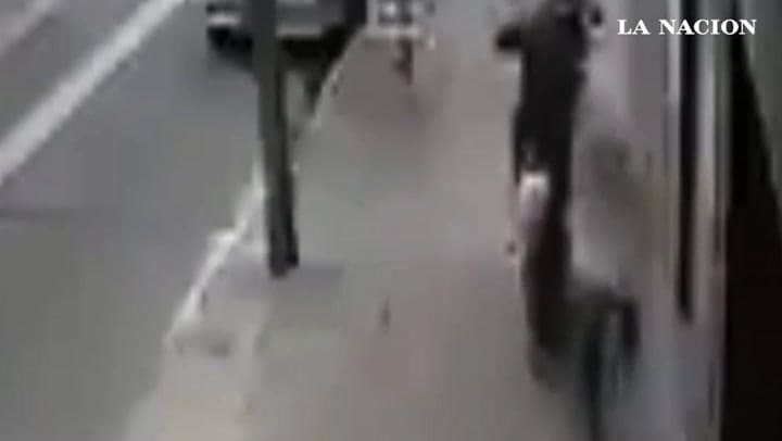 Una mujer murió de un infarto tras ser asaltada por un motochorro en Ramos Mejía