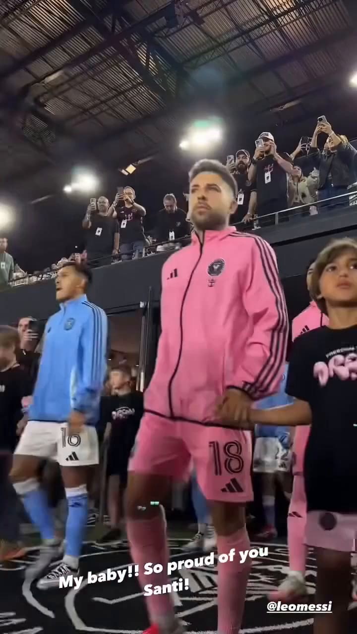 El hijo de Eva Longoria entró al campo de juego con Lionel Messi
