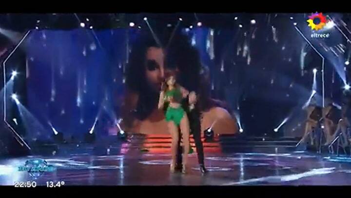 ¡Charlotte Caniggia bailó #ChaChaPop en la pista más importante del país!. Fuente: El Trece