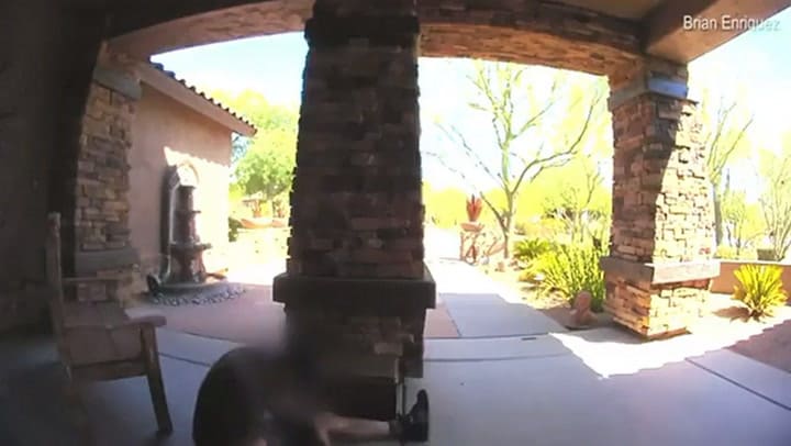 Un repartidor de UPS se desvaneció durante su ruta de entregas en Arizona