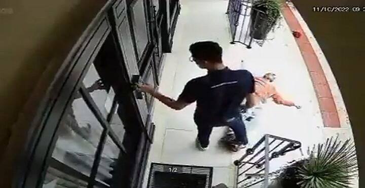 Hombre abate a un asaltante de tremendo puñetazo y el video es viral en redes