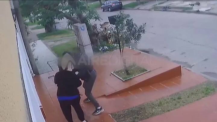 Así fue el disparo por la espalda de un policía que mató a un arrebatador - Gentileza: Airedigital