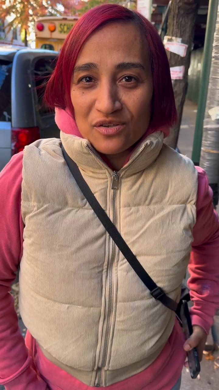 Es dominicana en Nueva York y vota por Cuomo porque no le cree a Mamdani