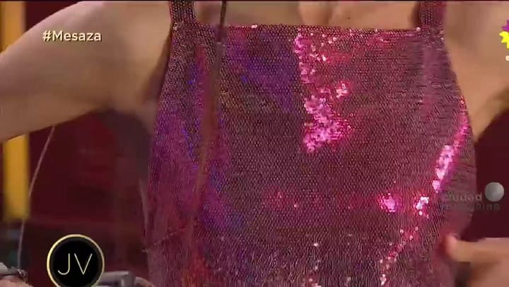 El look de Juana Viale inspirado en Mirtha Legrand