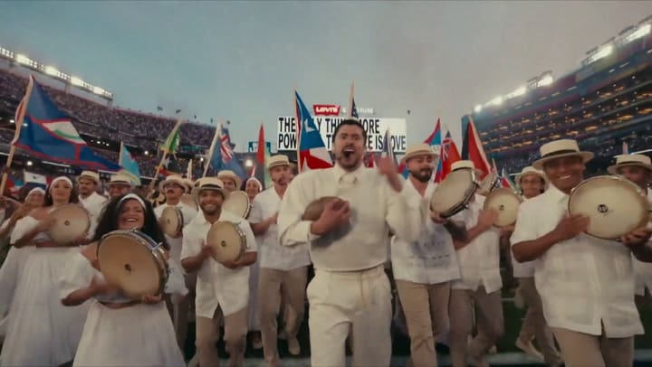 Histórico show de medio tiempo de Bad Bunny, en vivo: así fue el halftime y cómo se vive el Super Bowl en California