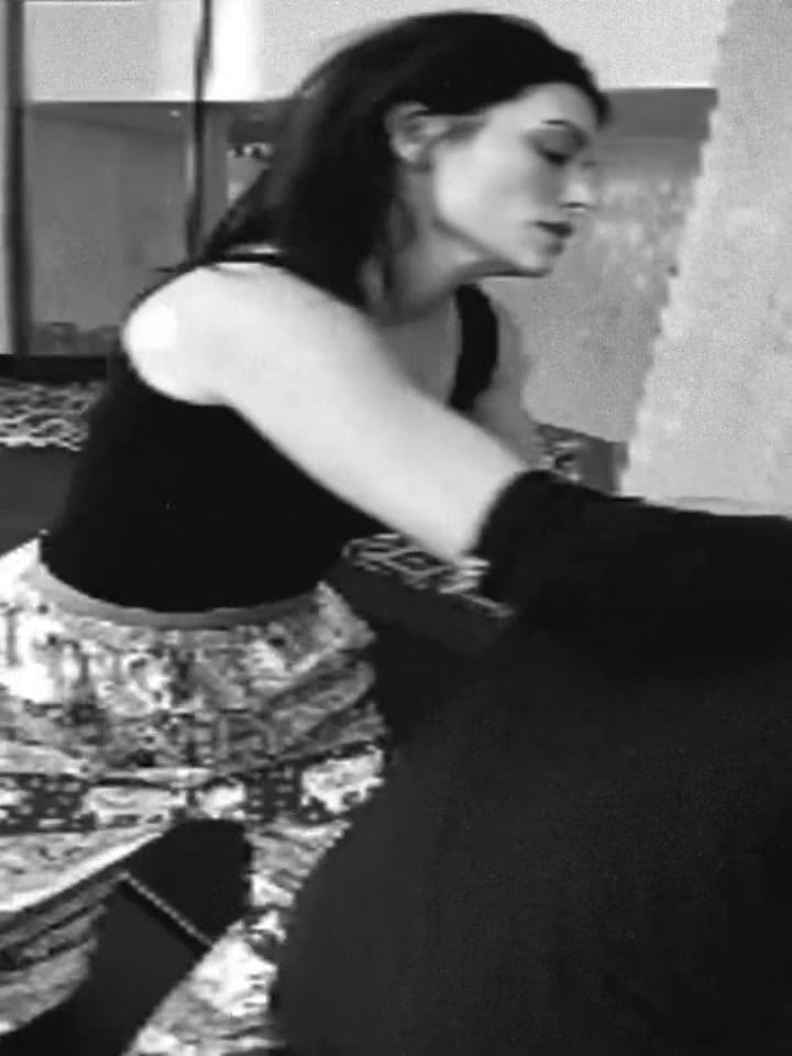Eva de Dominici practicando sus ejercicios de defensa en Tailandia