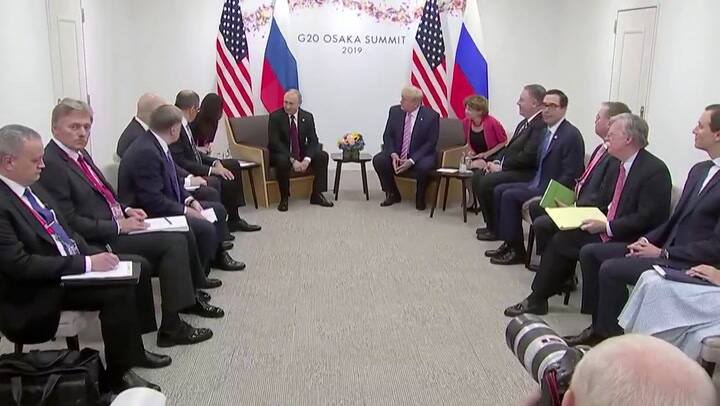 Trump bromea pidiendo a Putin que no interfiera en elecciones de 2020 - Fuente: AFP