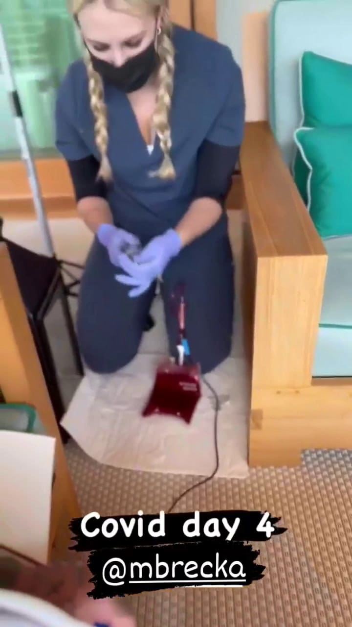 El multimillonario Gianluca Vacchi mostró el tratamiento contra el Covid al que se sometió